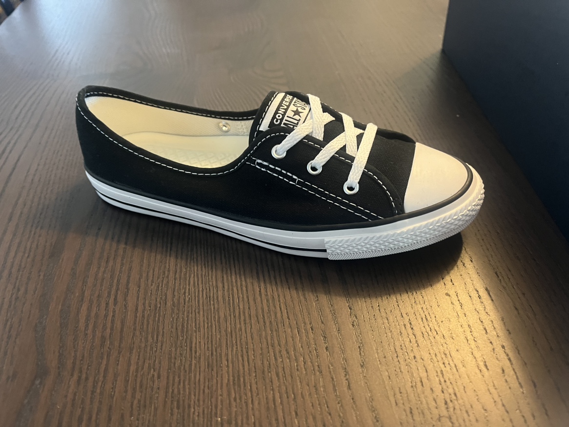 Brand new ladies Converse Ballet Flat - size 6