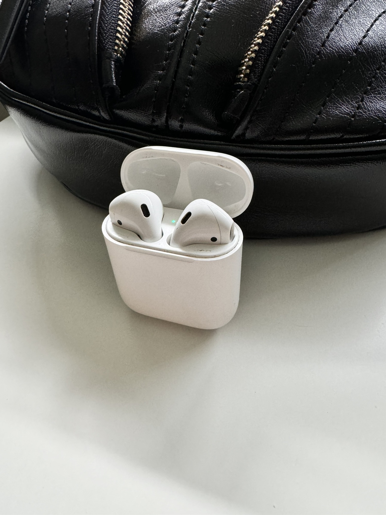 Airpods 2nd Generation - photo 3