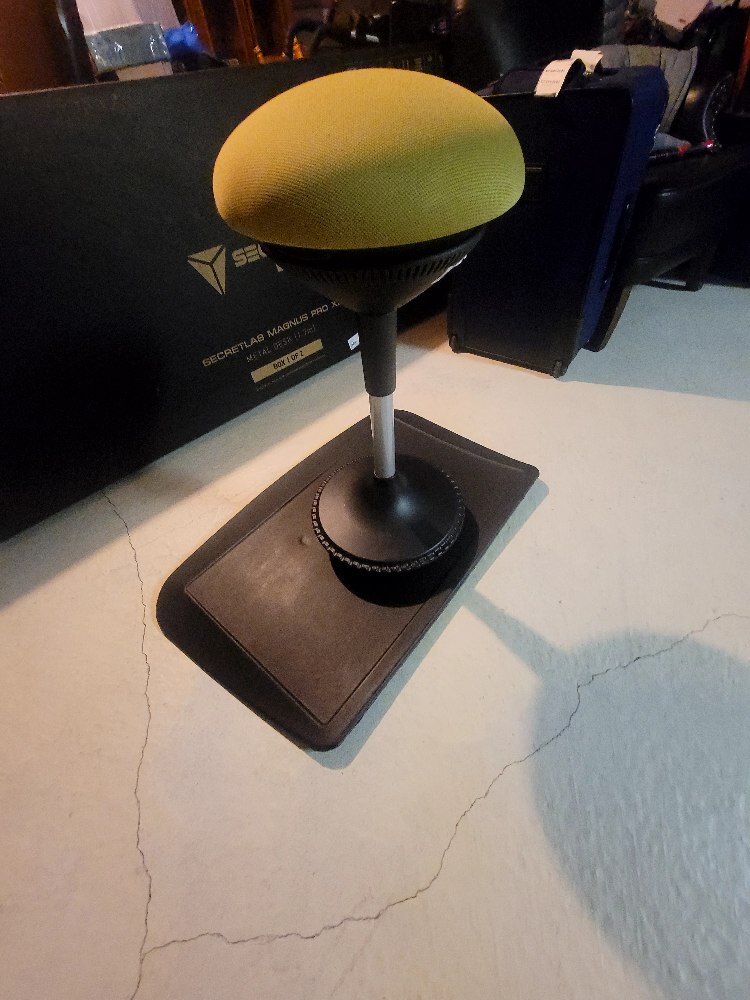 autonomous standing chair and ergonomic matt - photo 2