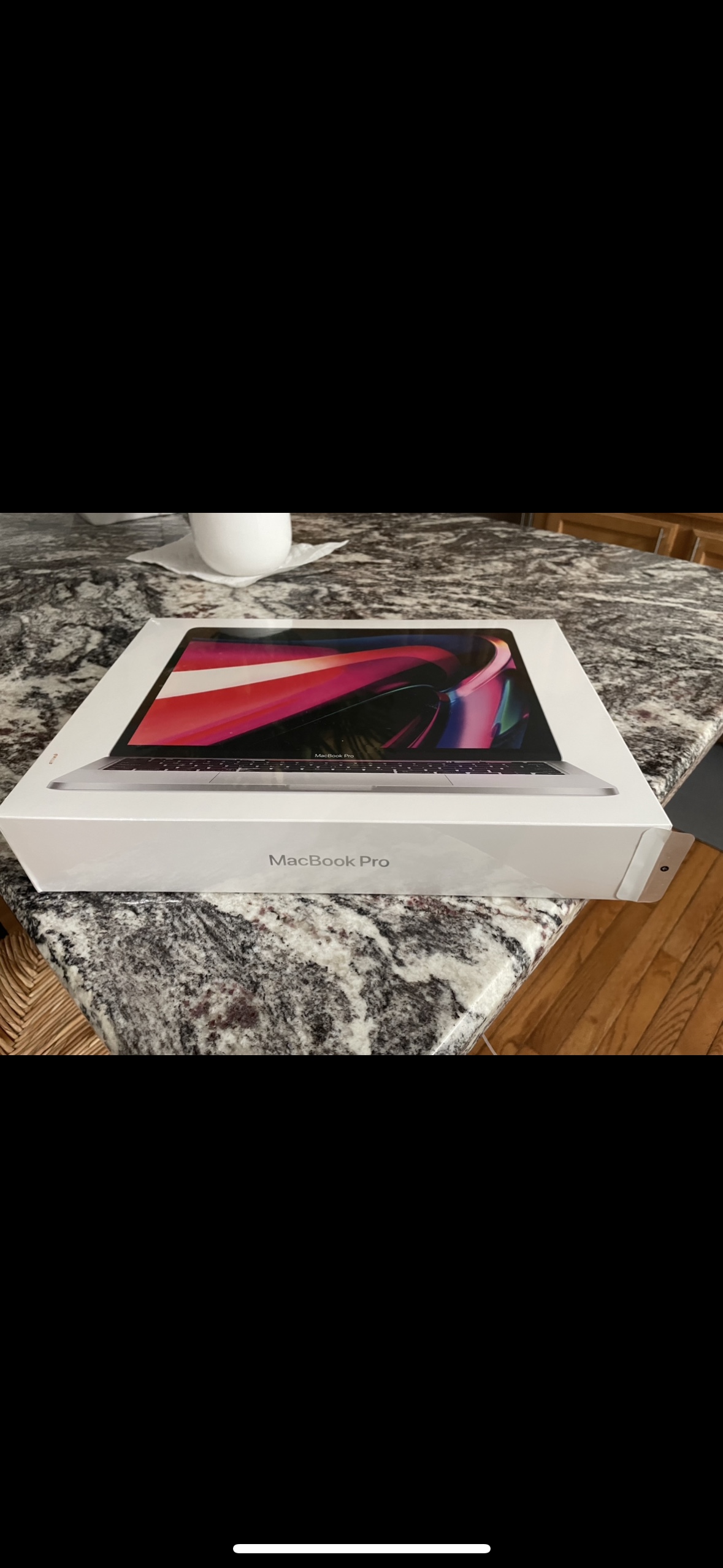 New MacBook Pro 13in 16GB/512GB image indicator(2)