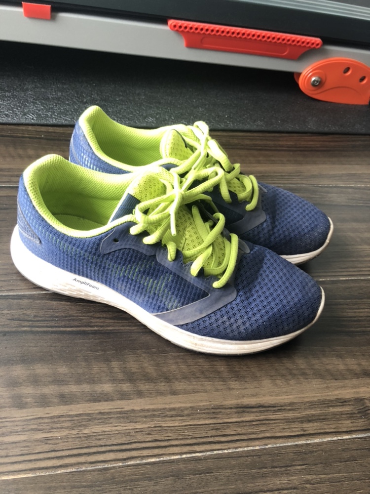 Size 7 women’s sneakers thumbnail