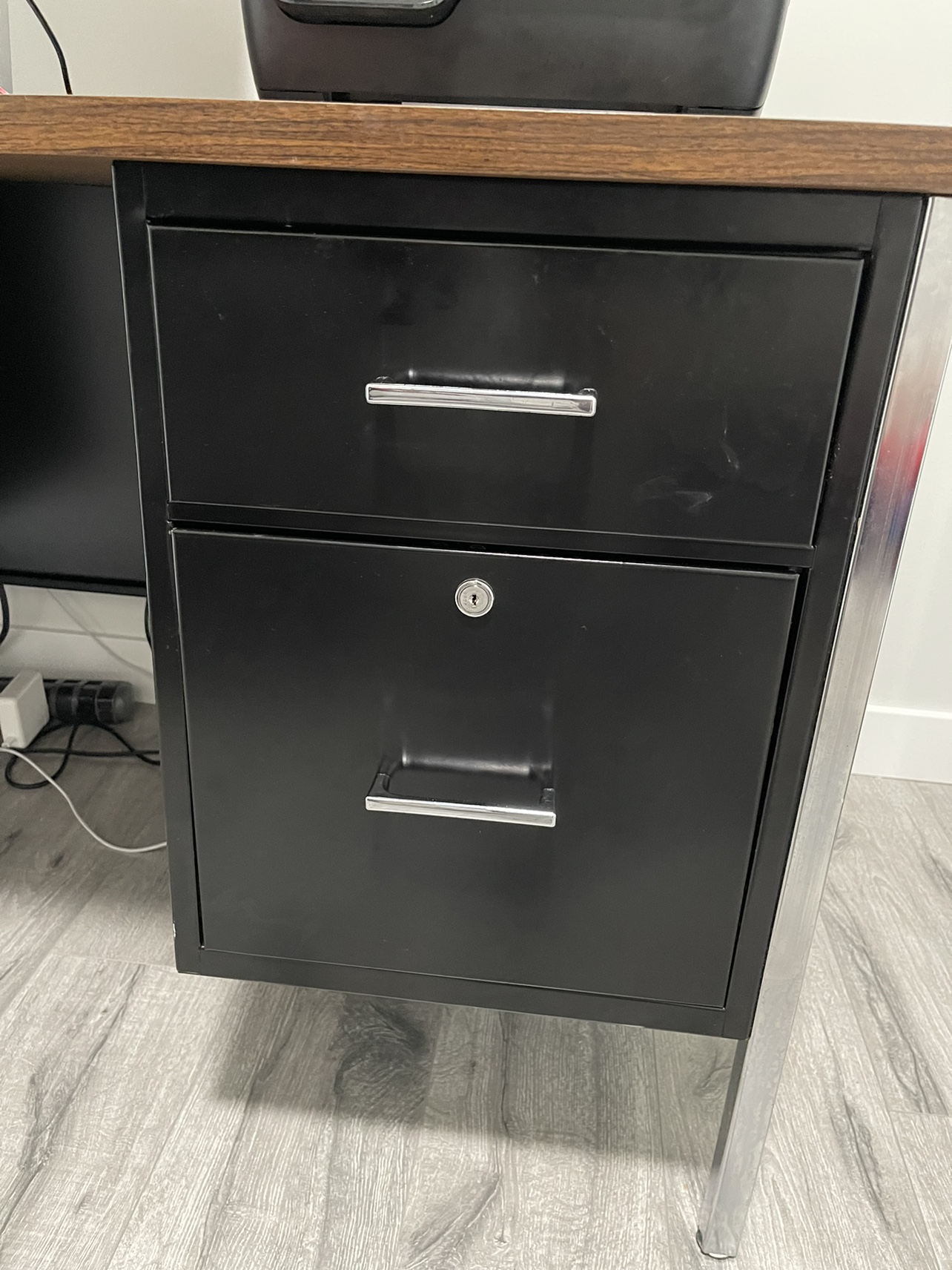 Office desk - photo 2