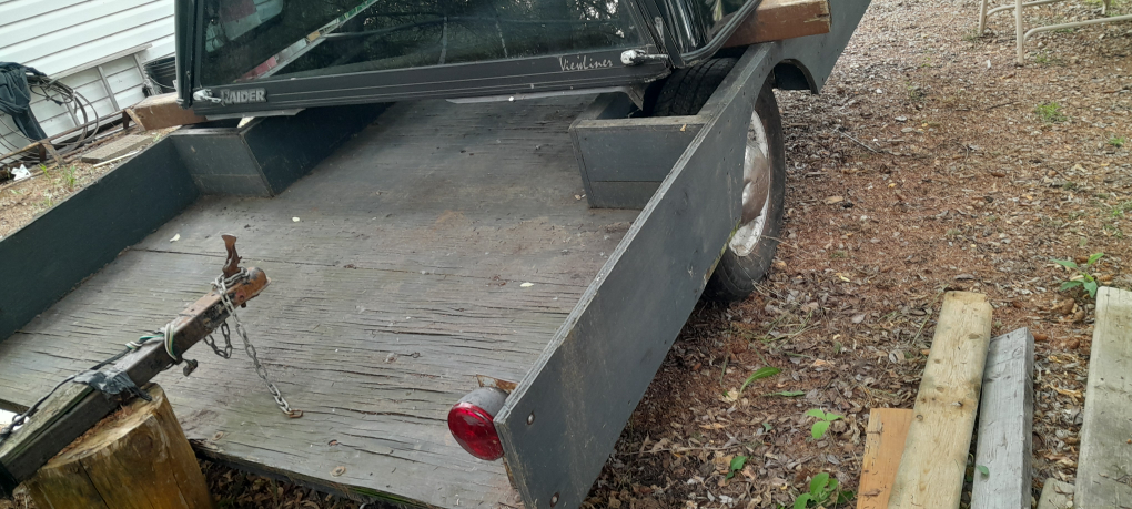 wood trailer, 10 ft 2 in by 6 ft 3 in - photo 4