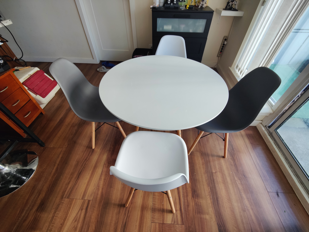 White round dining table set with 4 chairs - photo 3