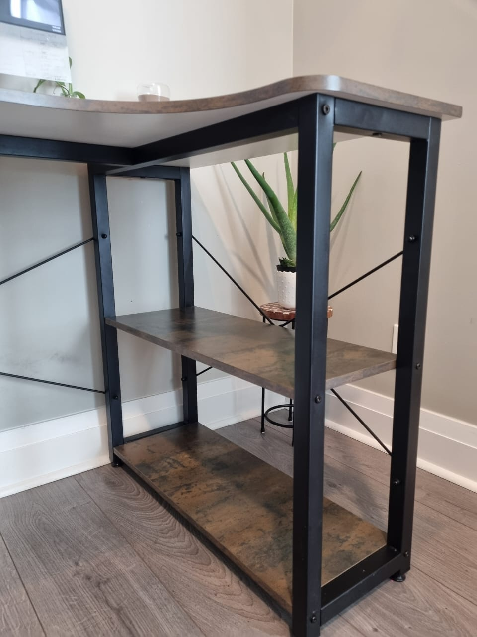 L-shaped Office Desk (Excellent condition, Like new) - photo 4