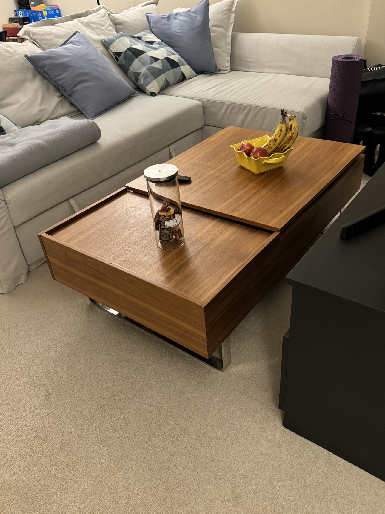 Lacquered lift-top storage coffee table