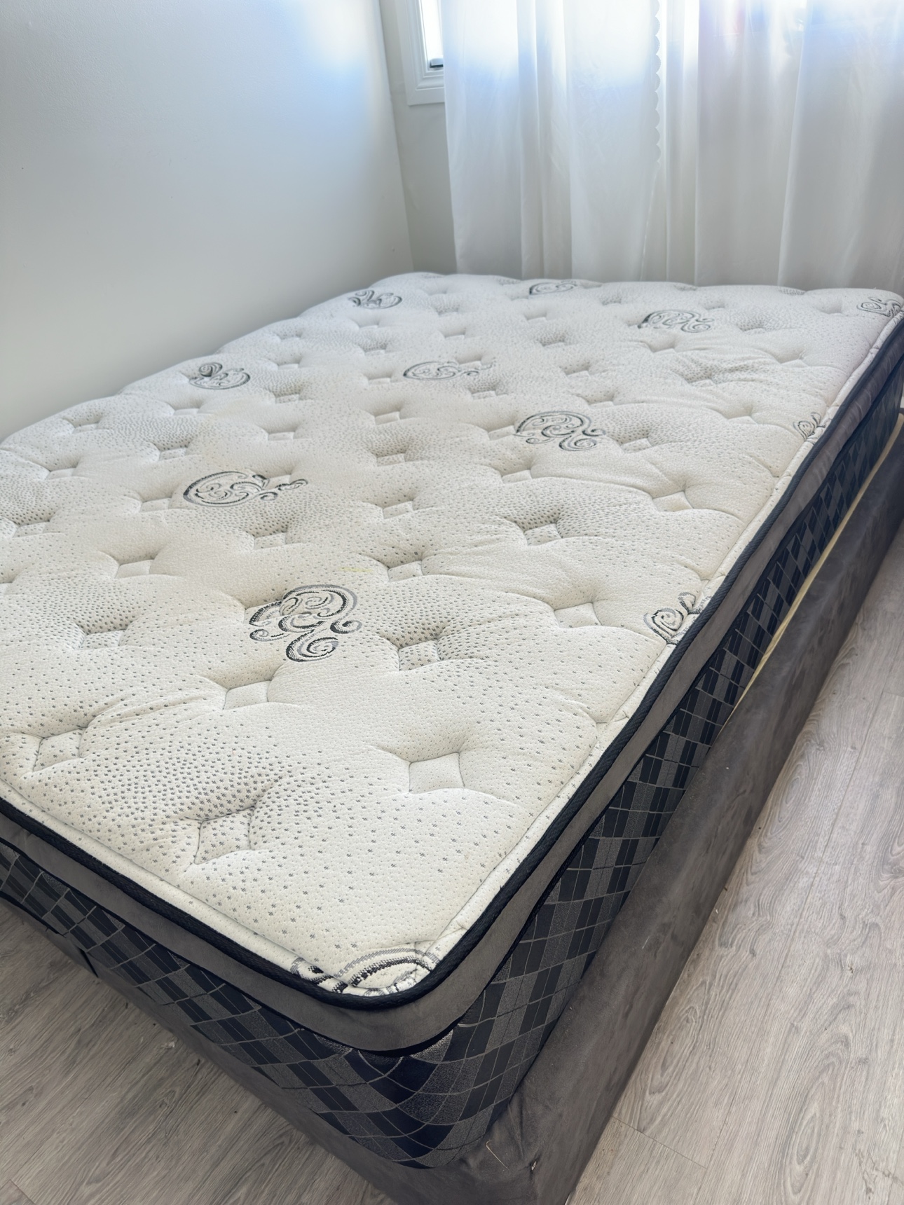Queen size mattress with box spring & bed frame - photo 2