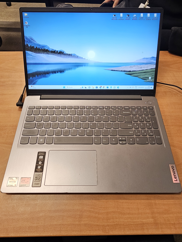 Lenovo IdeaPad slim laptop - photo 2