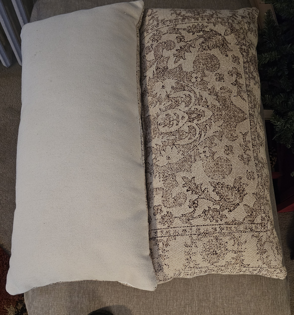 2 decorative throw pillows image indicator(2)