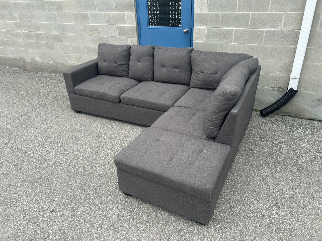 FREE DELIVERY• GREY SECTIONAL COUCH / SOFA w/ STORAGE+CUPHOLDERS - photo 3