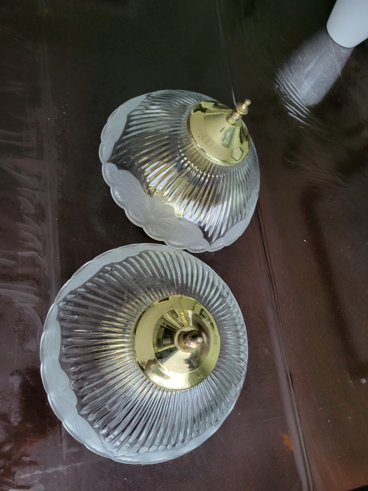 2 Light fixtures thumbnail