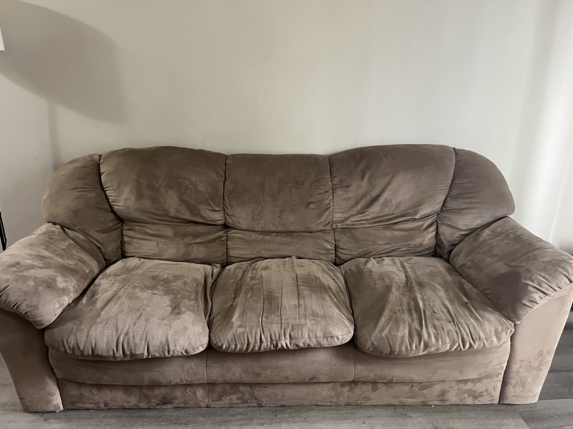 Three seater couch need gone - photo 2