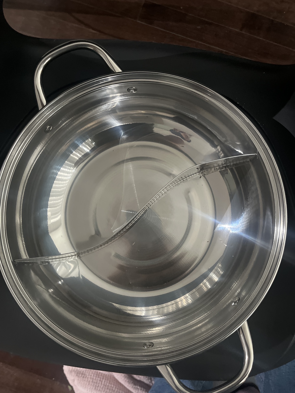 hot pot with divider thumbnail