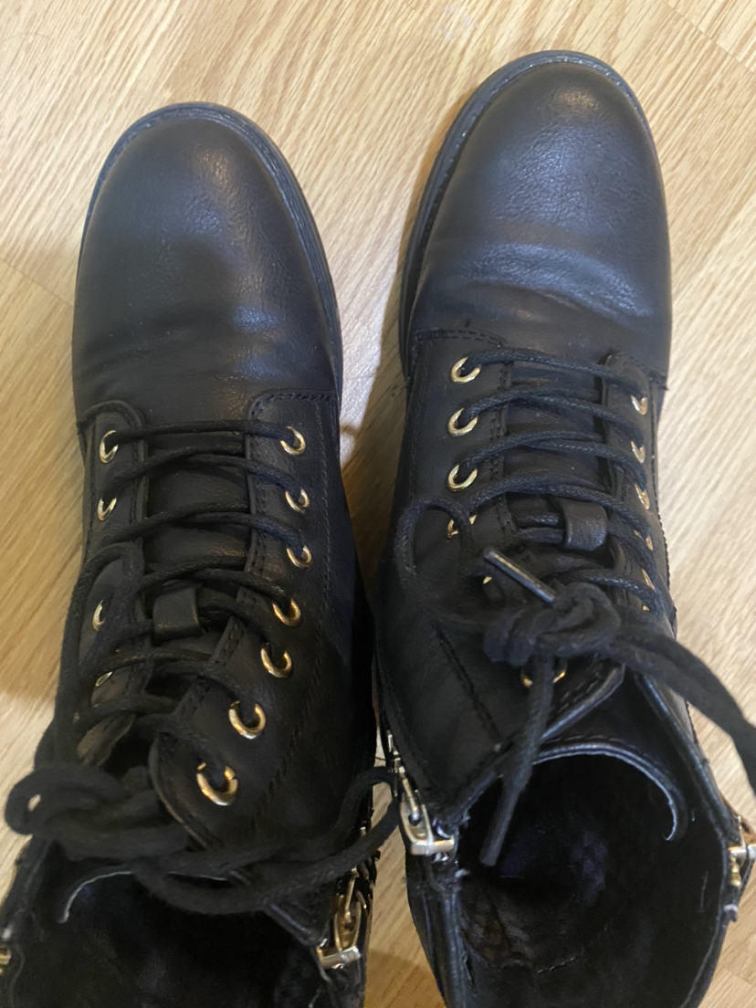 Women’s BLACK ANKLE BOOTS image indicator(9)