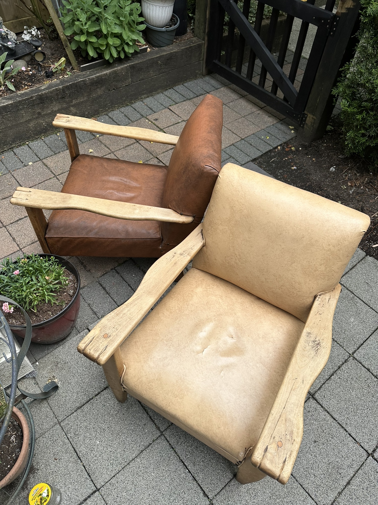 Antique Leather Wooden Armchair - photo 2