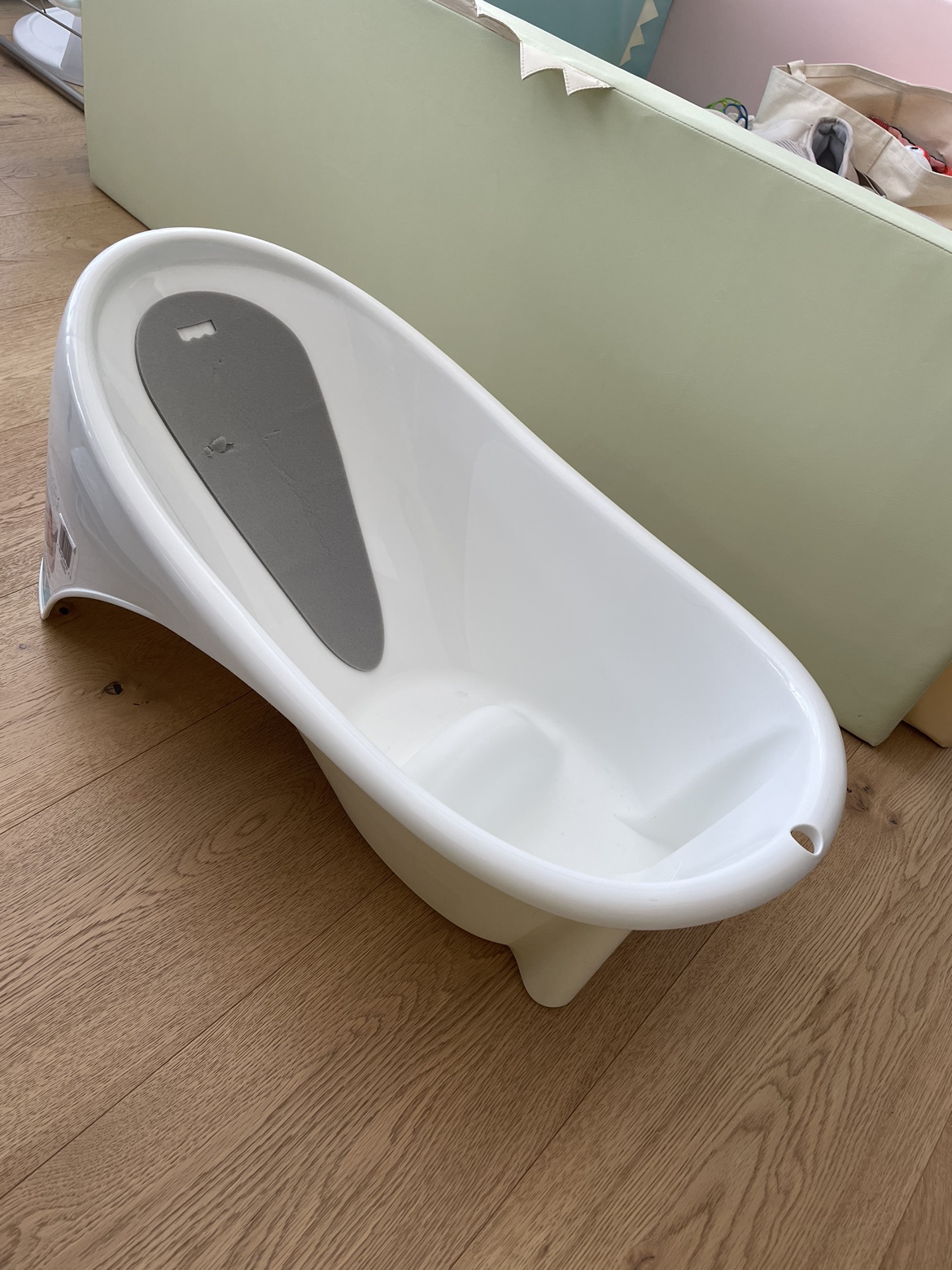 Baby bathtub