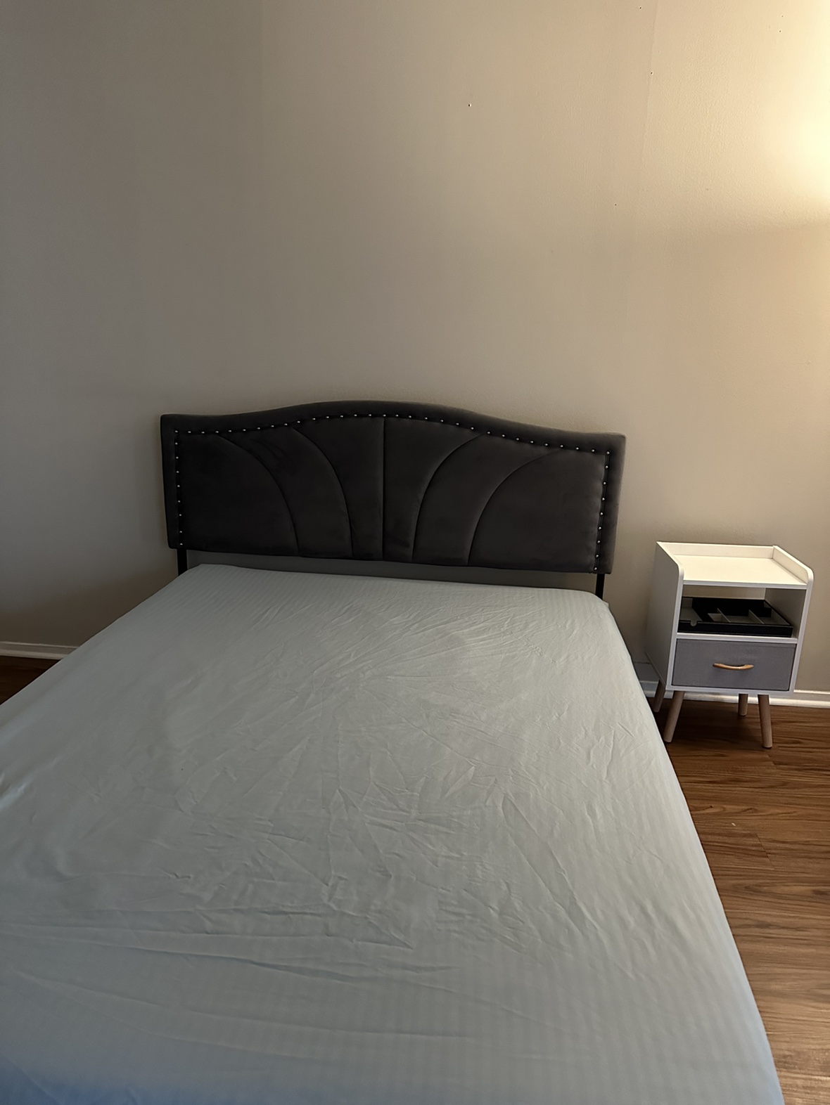 Queen Size Bed Frame image indicator(4)