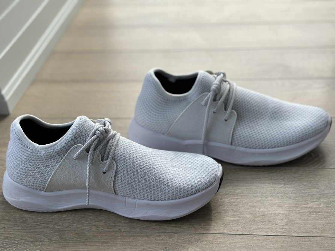 Vessi waterproof shoes size 8M image indicator(4)