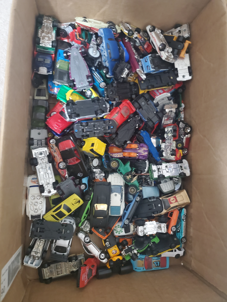 Hot Wheels Assorted (with case) - photo 2