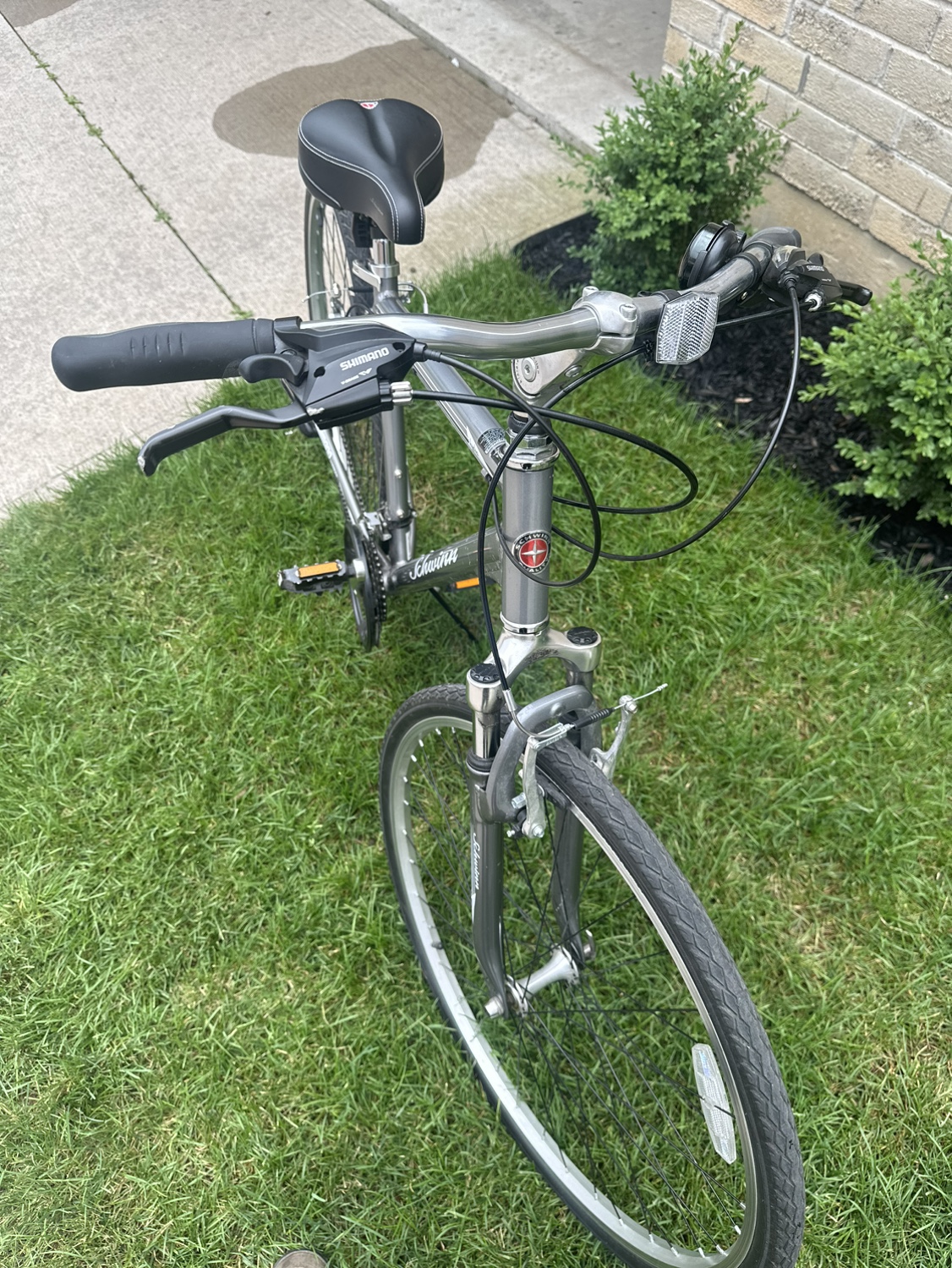 Schwinn Hydra (24 speed, hybrid bike) - photo 3
