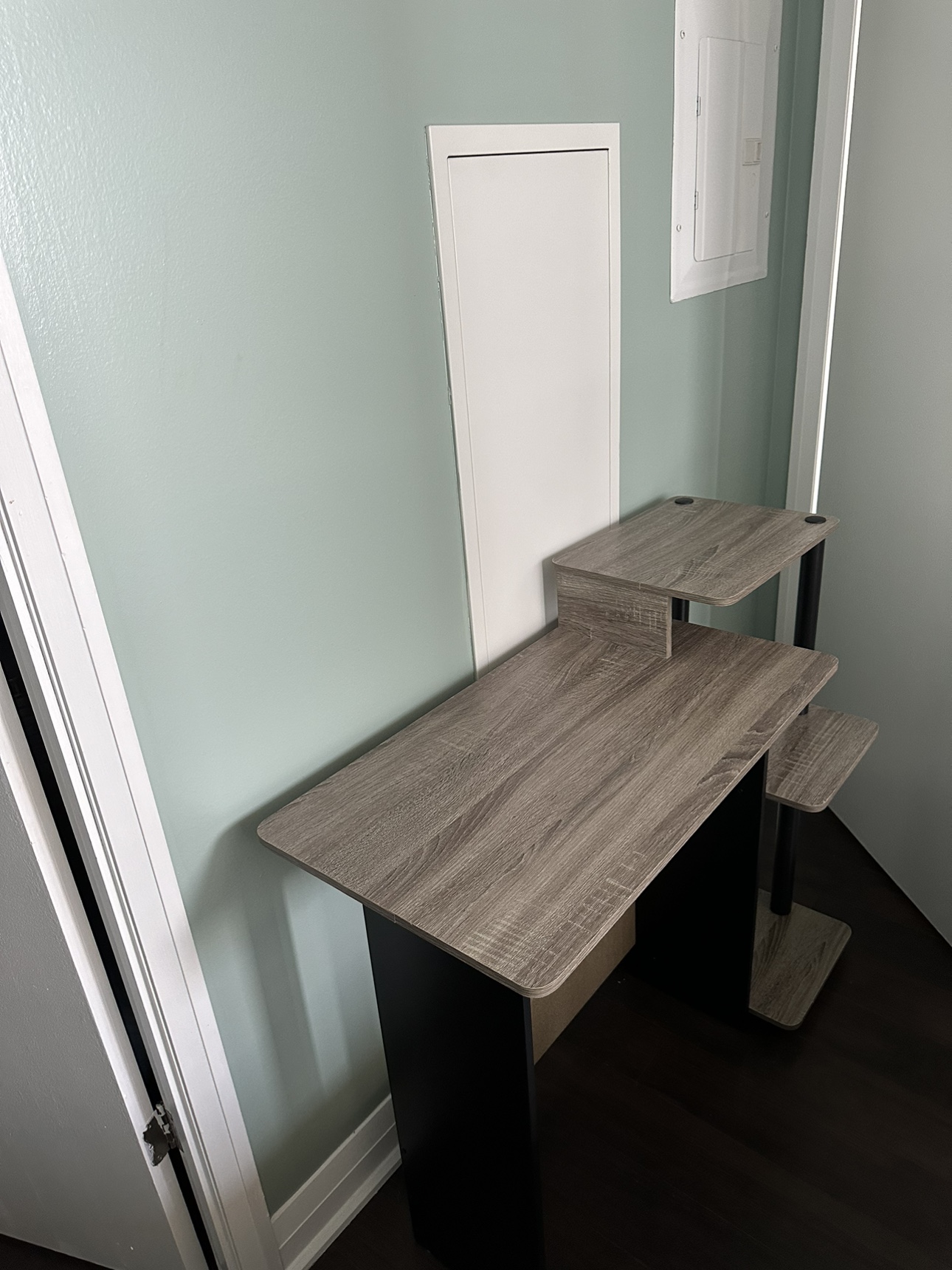 Computer desk like new 39 inches length 29 inches height - photo 2