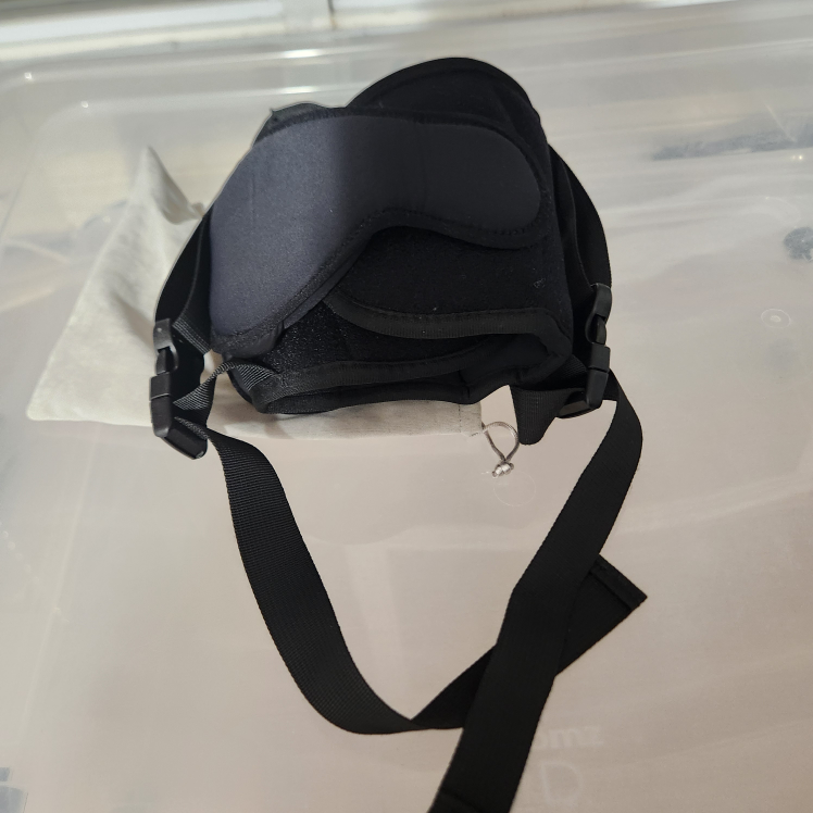 Moving sale!! Travel pillow with eye mask image indicator(3)