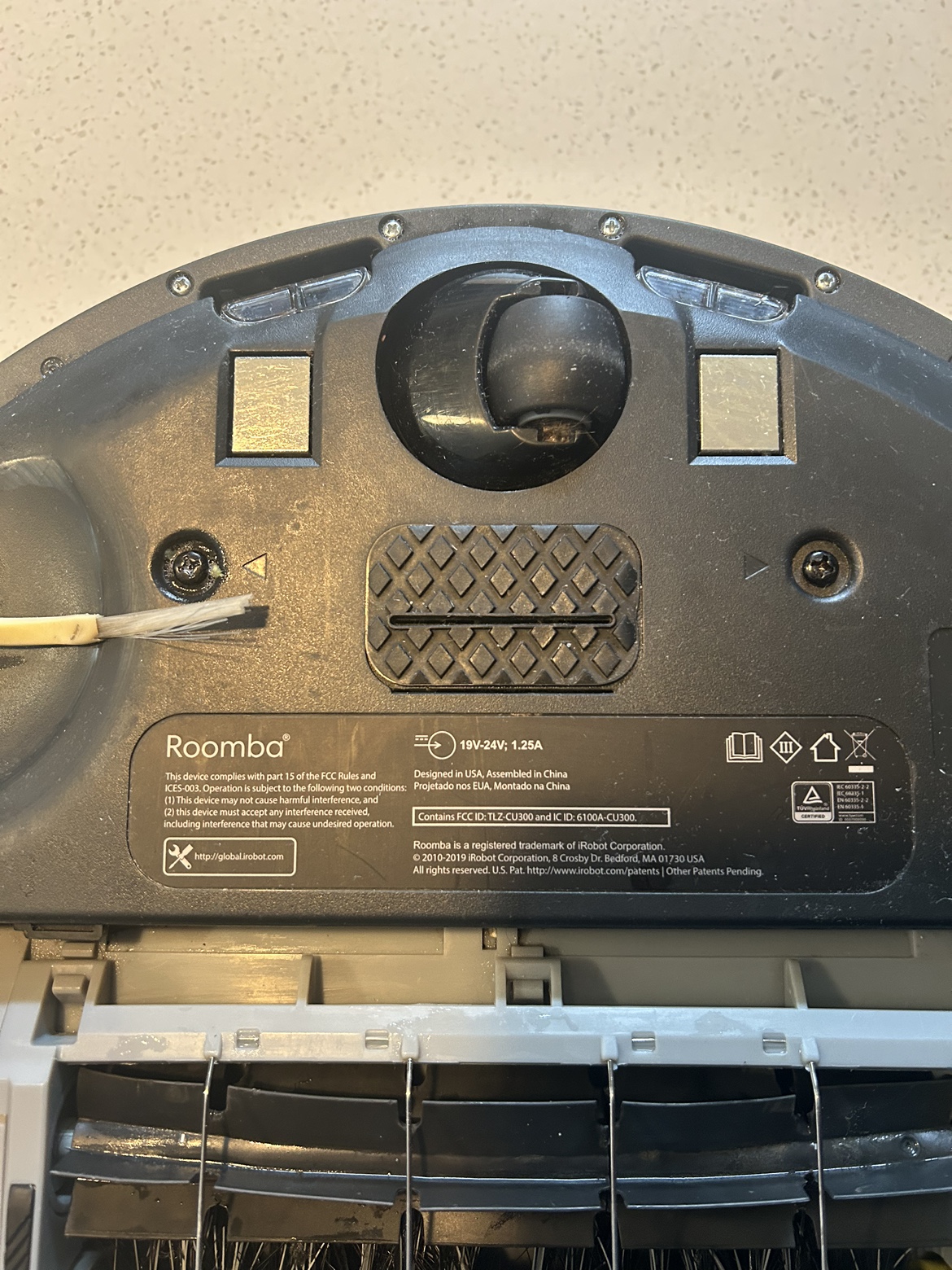 Roomba vacuum - photo 2