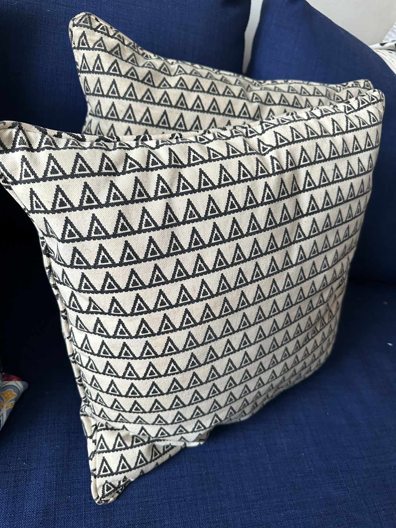 Decorative pillows (2) - photo 4