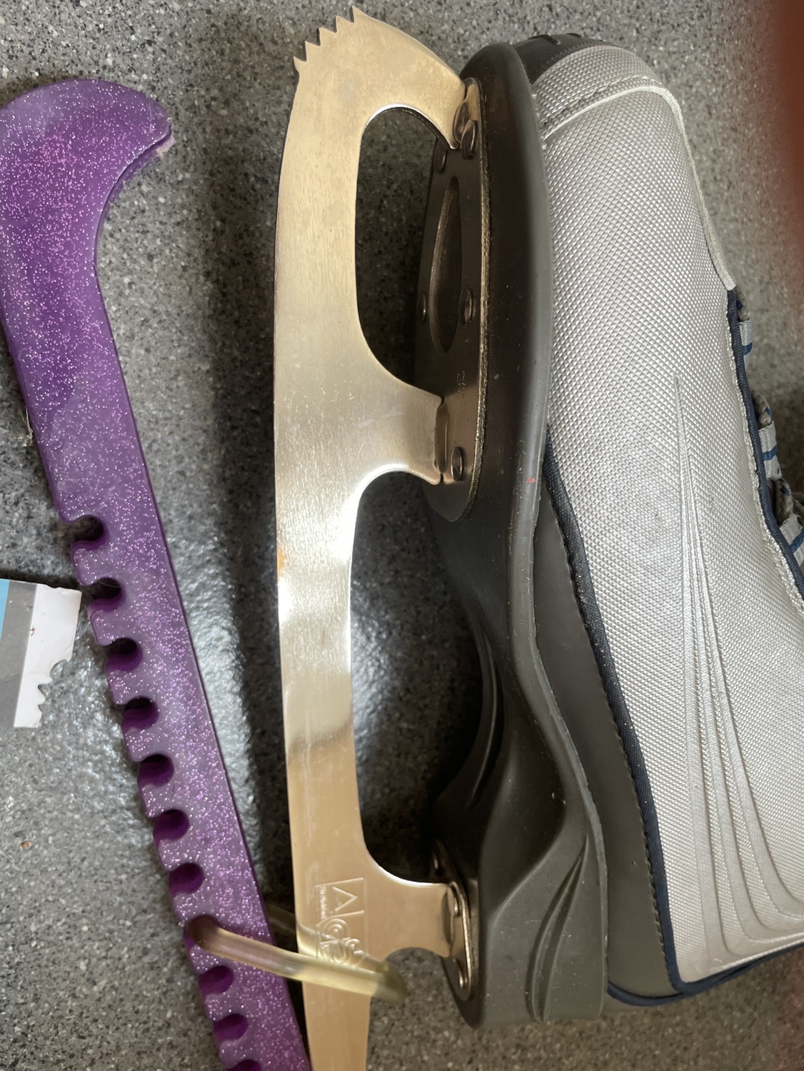 #Freecycle ice skates image indicator(3)