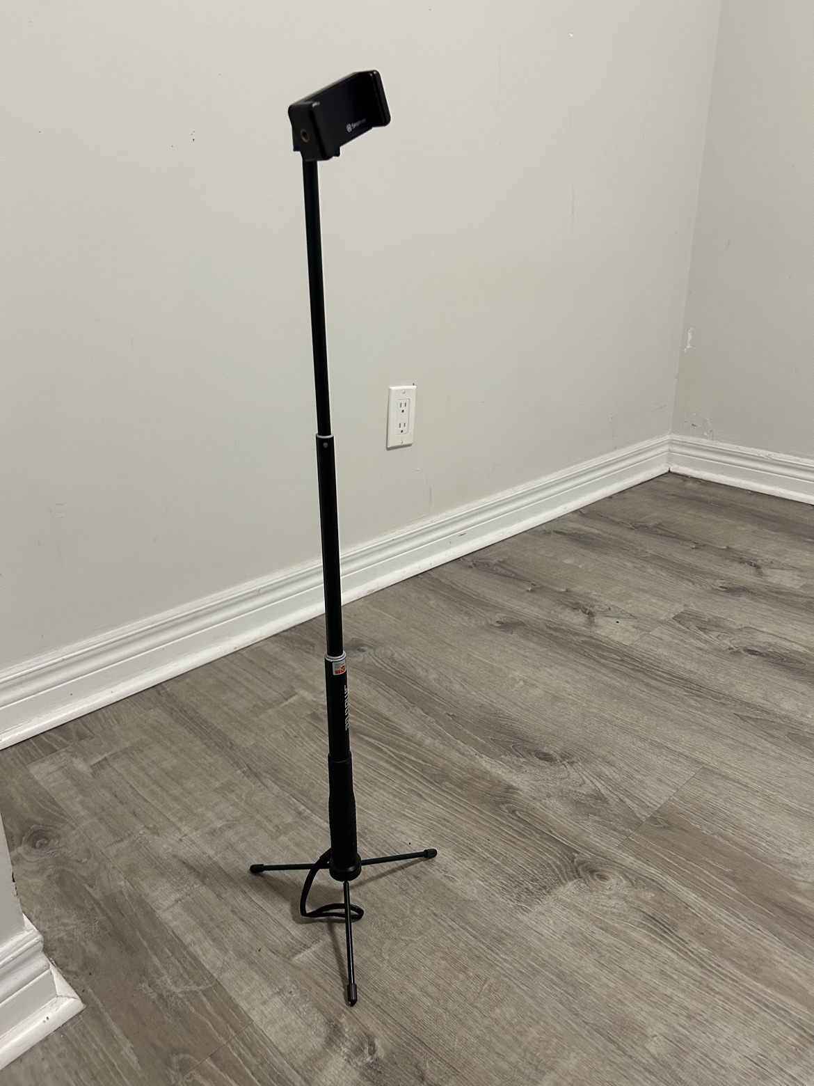 Smartree telescoping stick w tripod for cell phone
