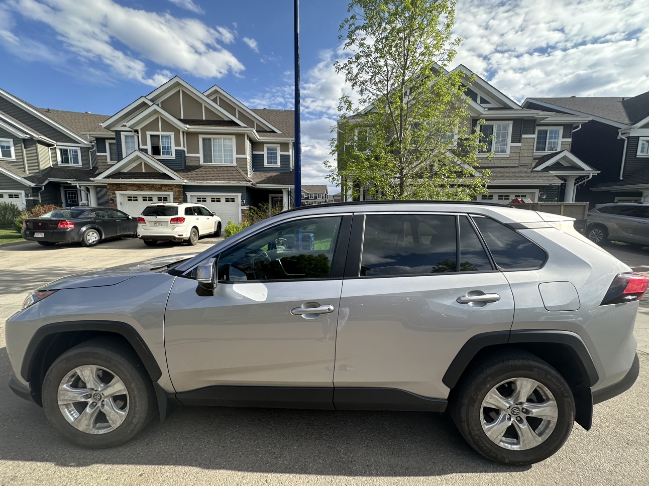 2019 Toyota RAV4 XLE - photo 5