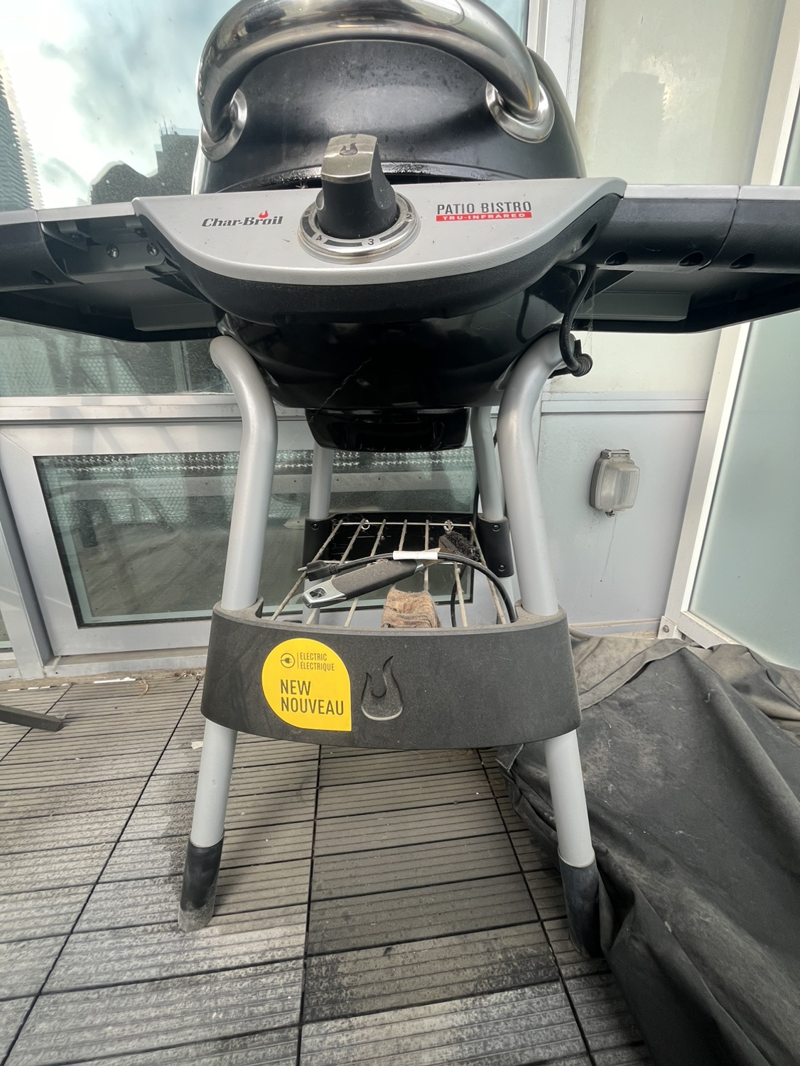 Charbroil Electric BBQ with coat - photo 3