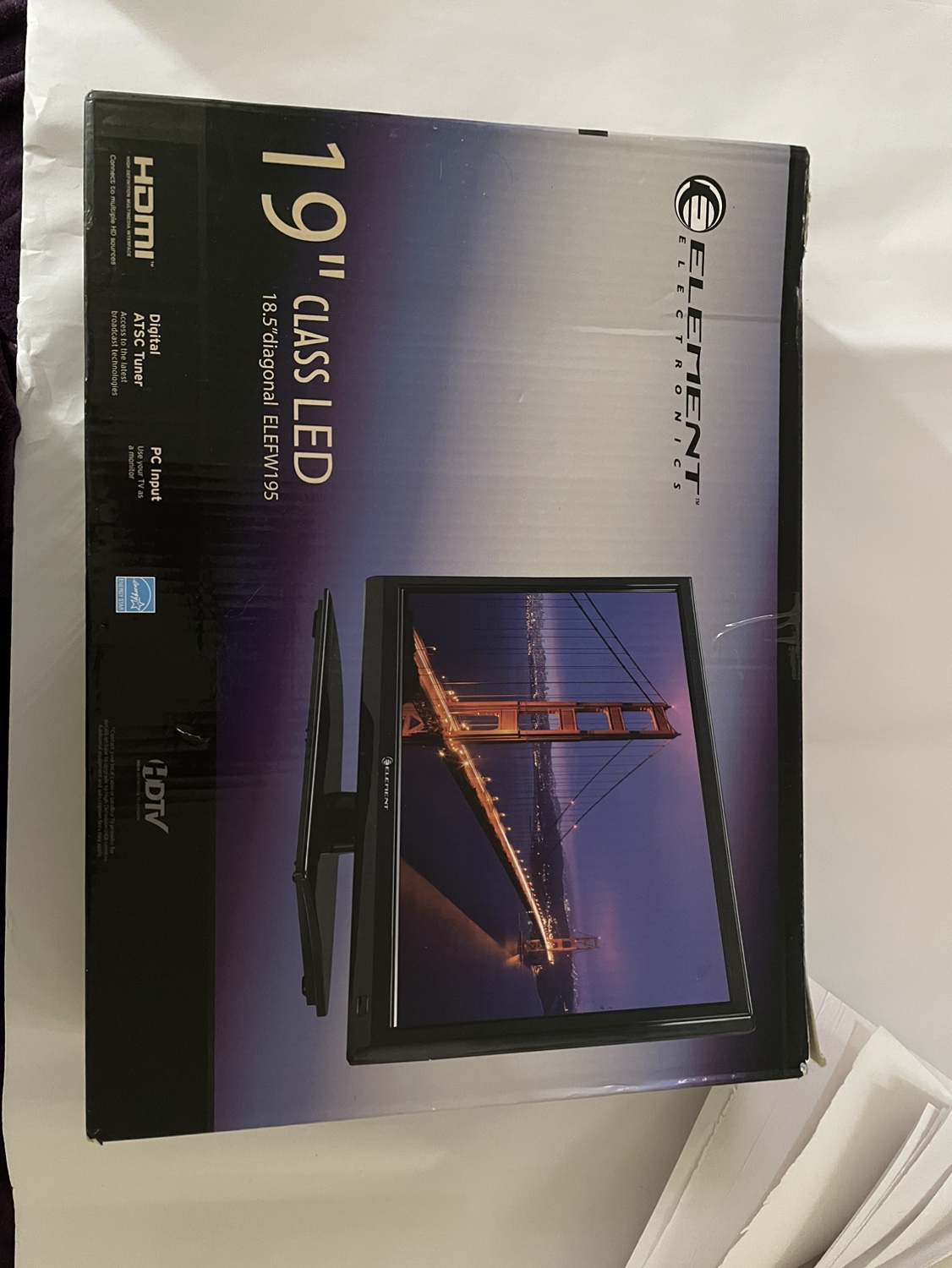 19” flatscreen TV with stand - photo 2