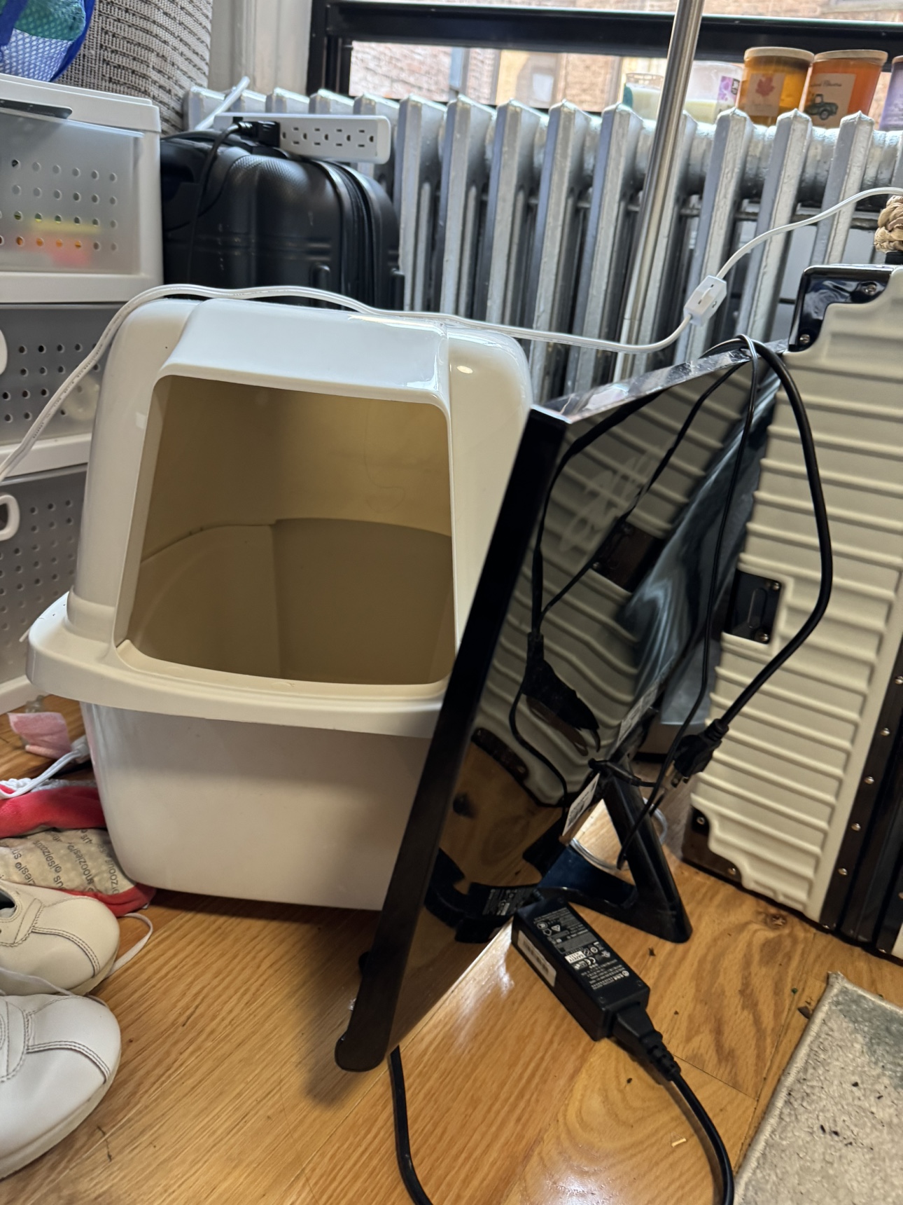 Large enclosed cat litter pan - photo 2