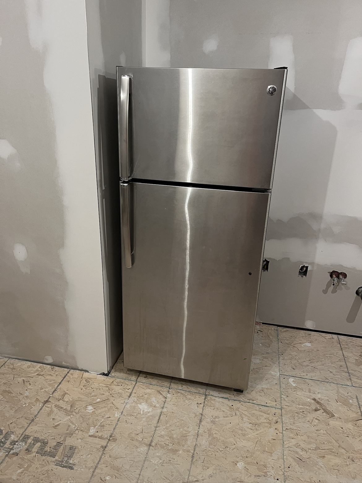 Fridge (Top-Freezer Refrigerator) thumbnail