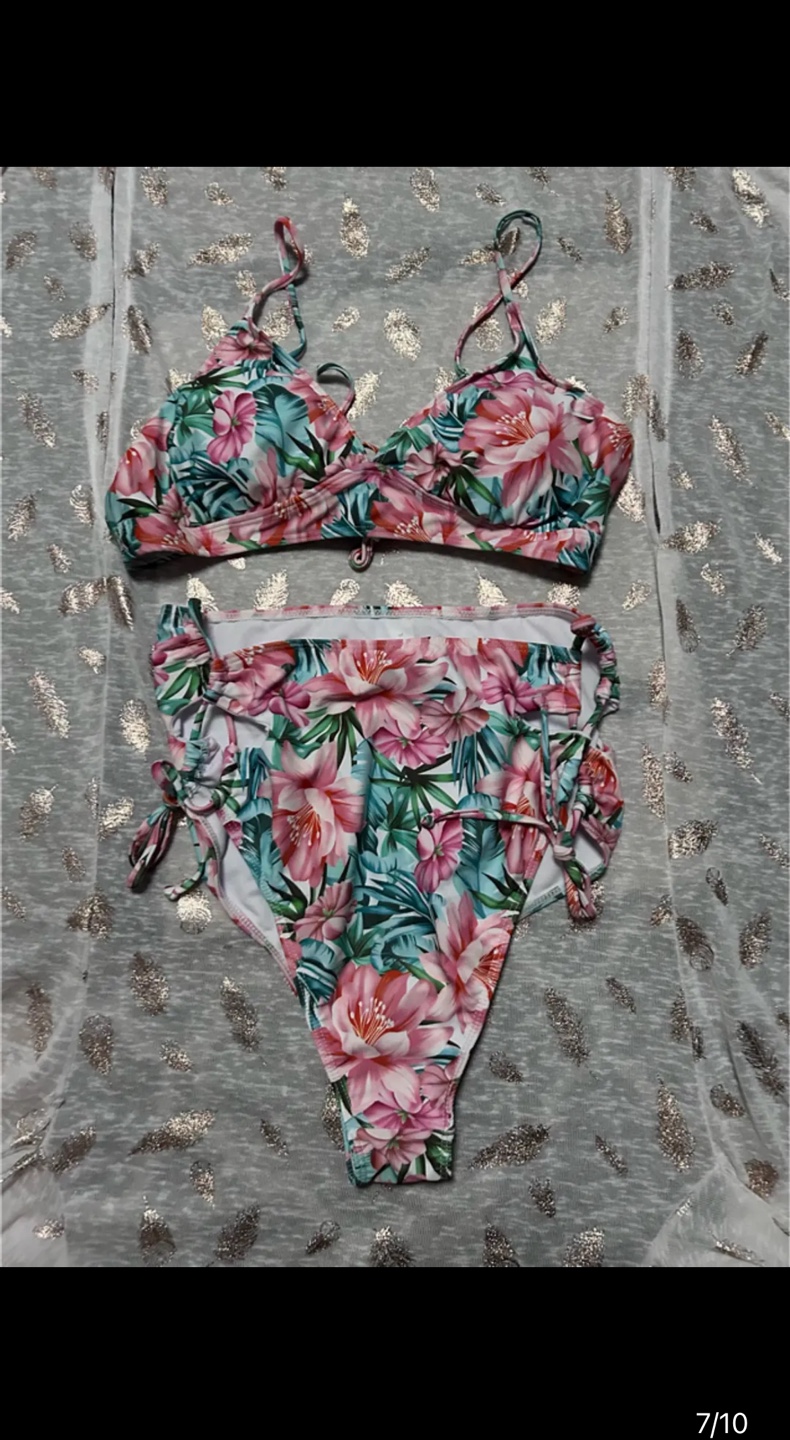 Maternity Dresses and bathing suits image indicator(7)