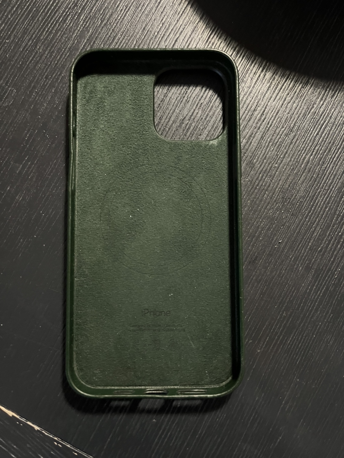 iPhone 13 Pro Max (deep green leather) MagSafe case image indicator(2)