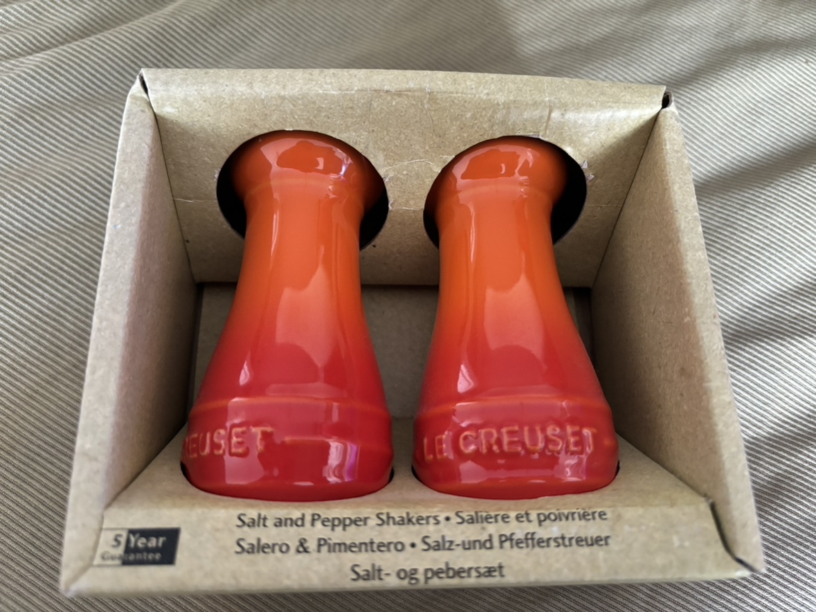 ✨LE CREUSET Salt and pepper shakers 🧂 thumbnail