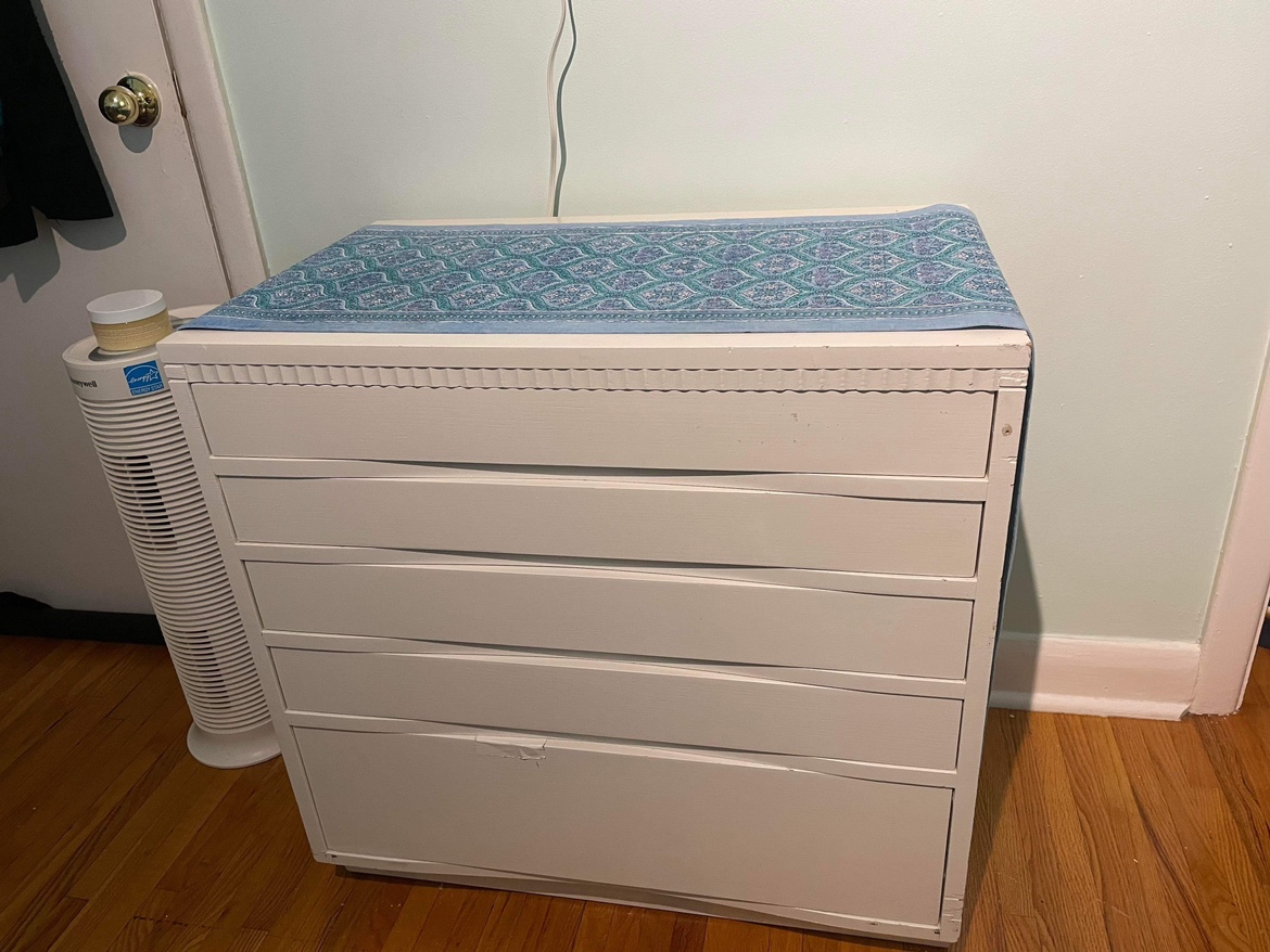 Dresser / chest of drawers