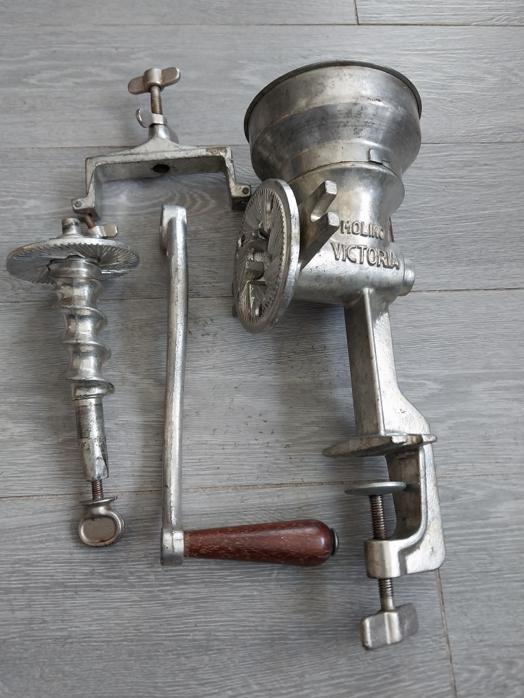 Cast Iron Meat/Peas Grinder and/or Corn Mill. image indicator(2)