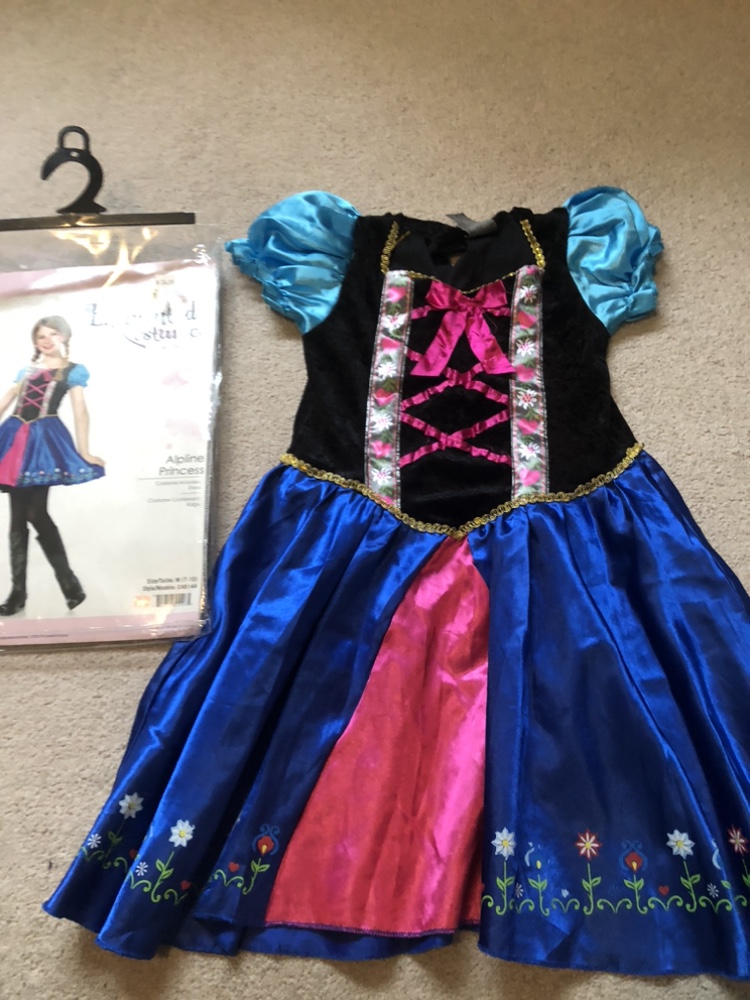 Girl’s costumes for age 5-8