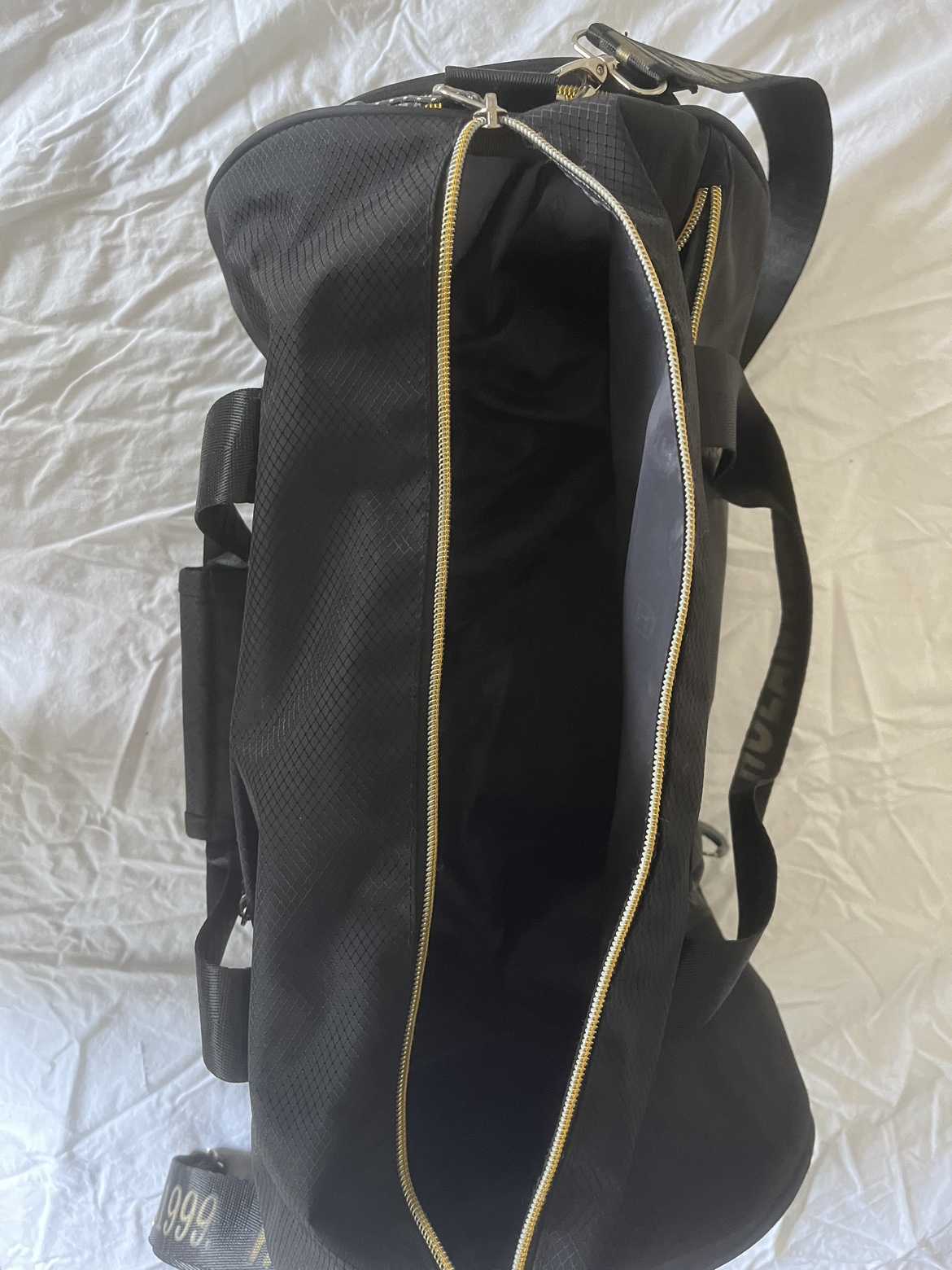 Small cross bag up for grabs *moving* image indicator(2)