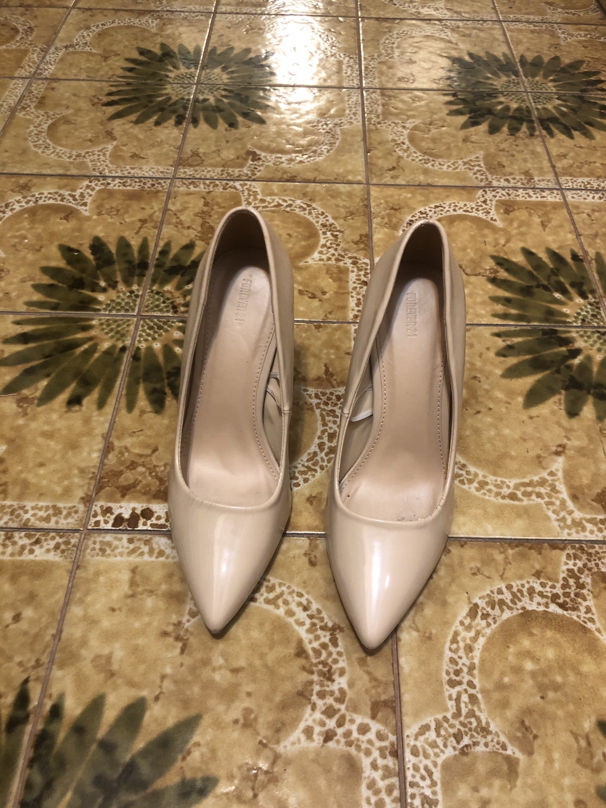 Nude heels image indicator(2)