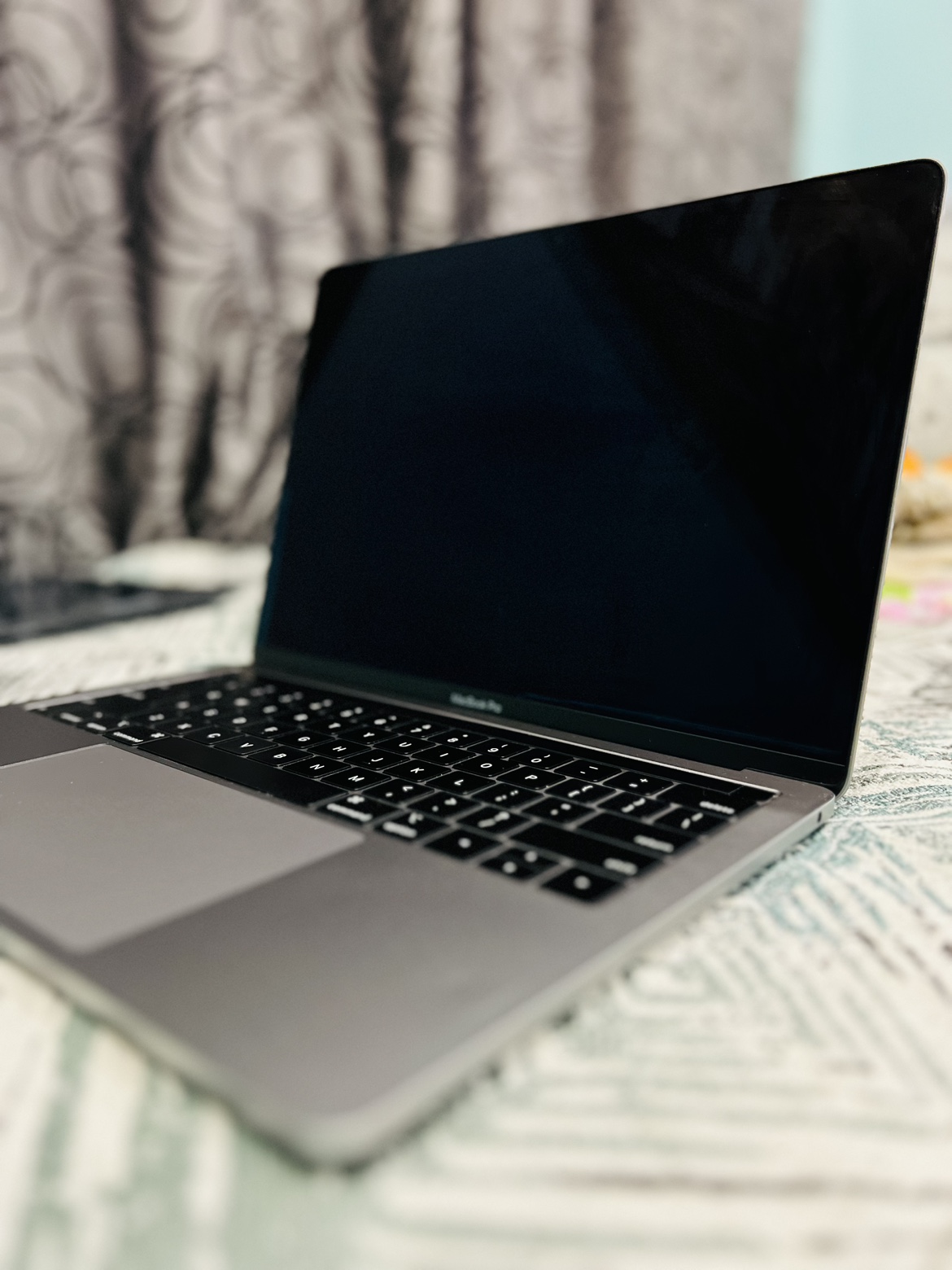 MacBook Pro 2019 with touch bar - photo 2