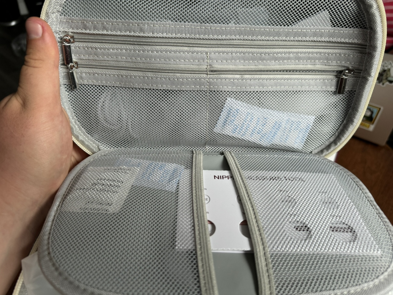 Momcozy M5 wearable breast pump - photo 4