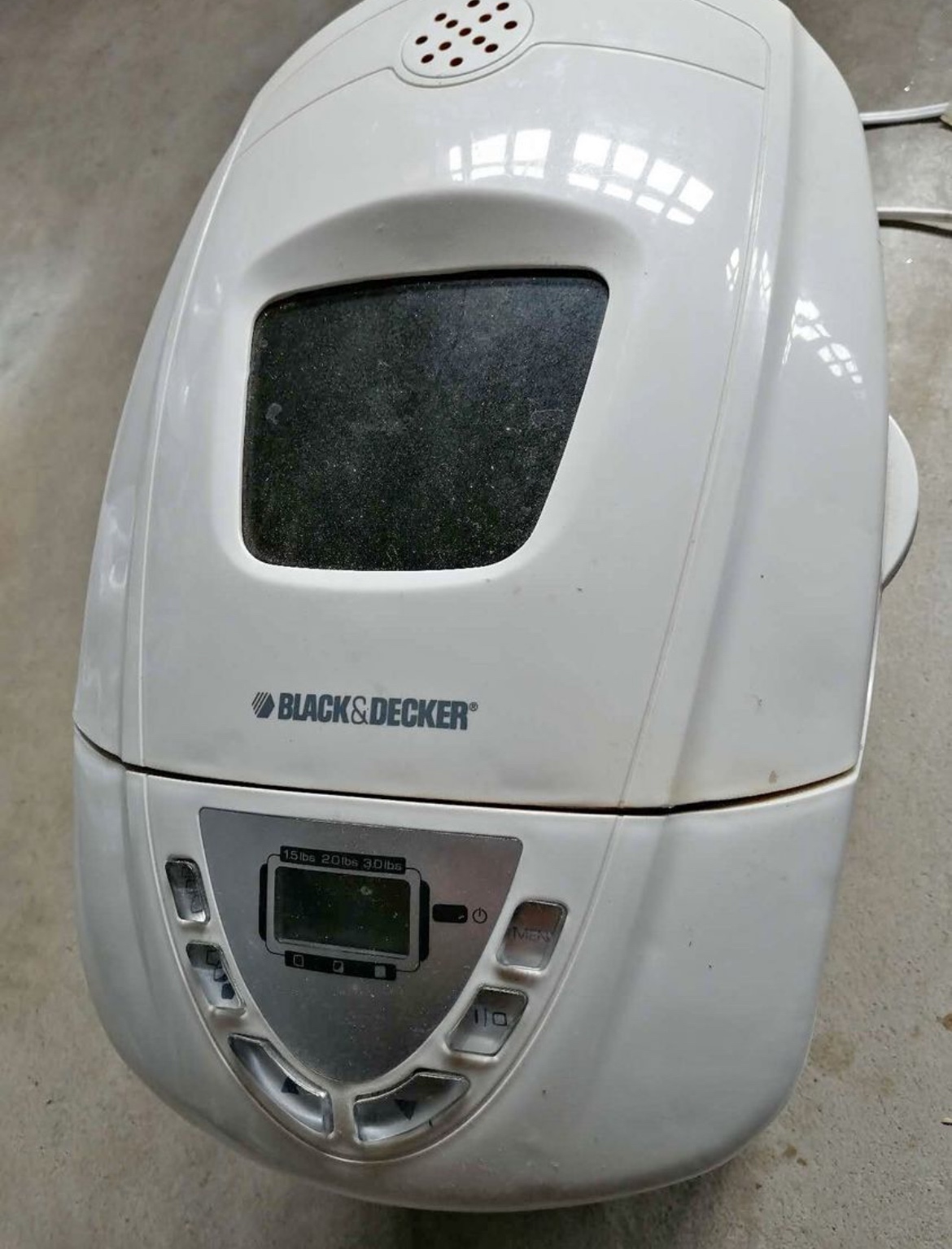 BLACK AND DECKER BREADMAKER WITH MANUAL AND COOKER BOOKS thumbnail