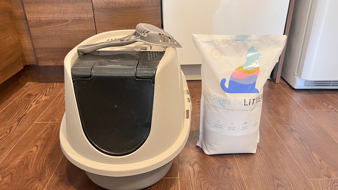 Cat litterbox and crystal litter thumbnail