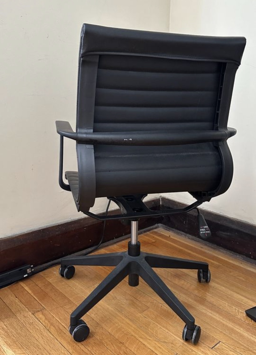 Office chair with armrest - photo 3