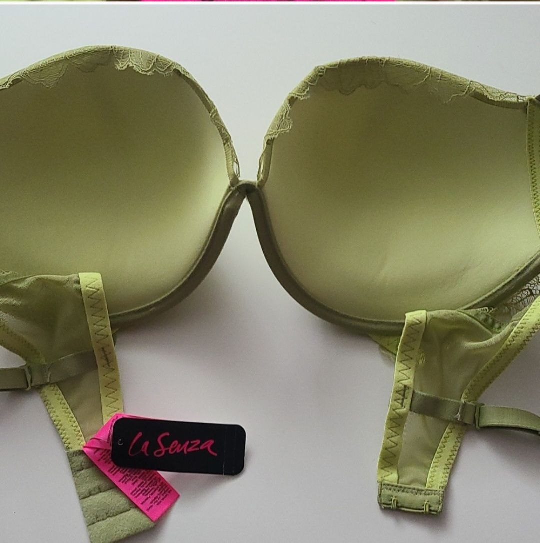 Brand NEW - La Senza Beyond Sexy Classic Plunge Bra NWT image indicator(2)