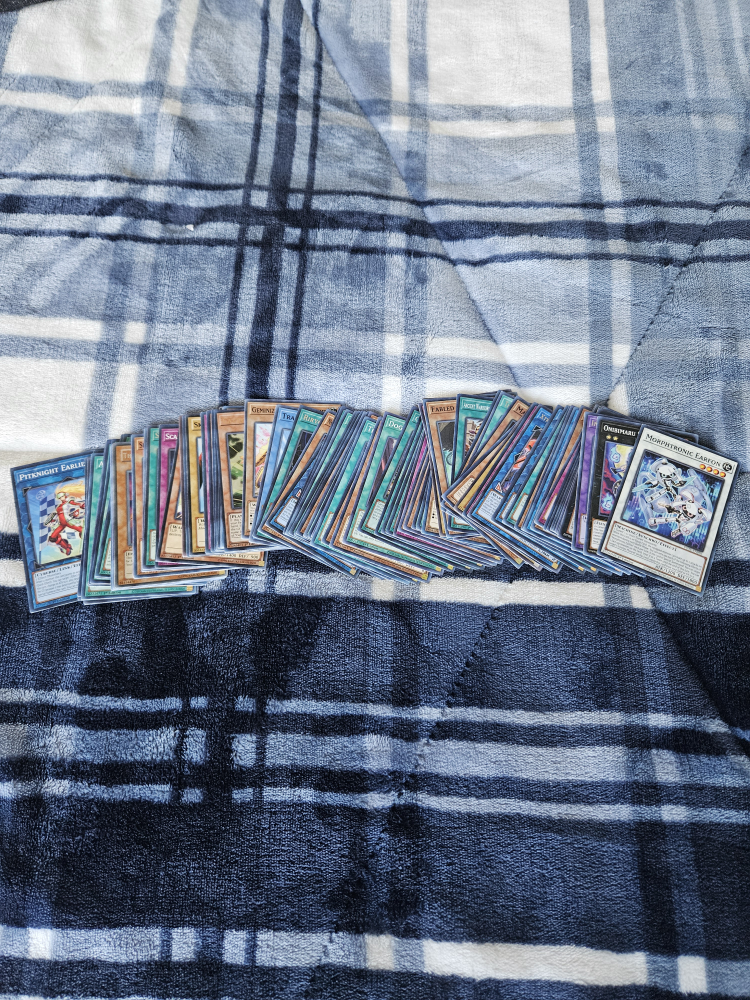 x90 Random Yu Gi Oh Cards thumbnail